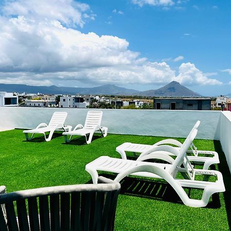 Amazing Sunset View Rooftop. Flic-en-Flacq Exterior foto