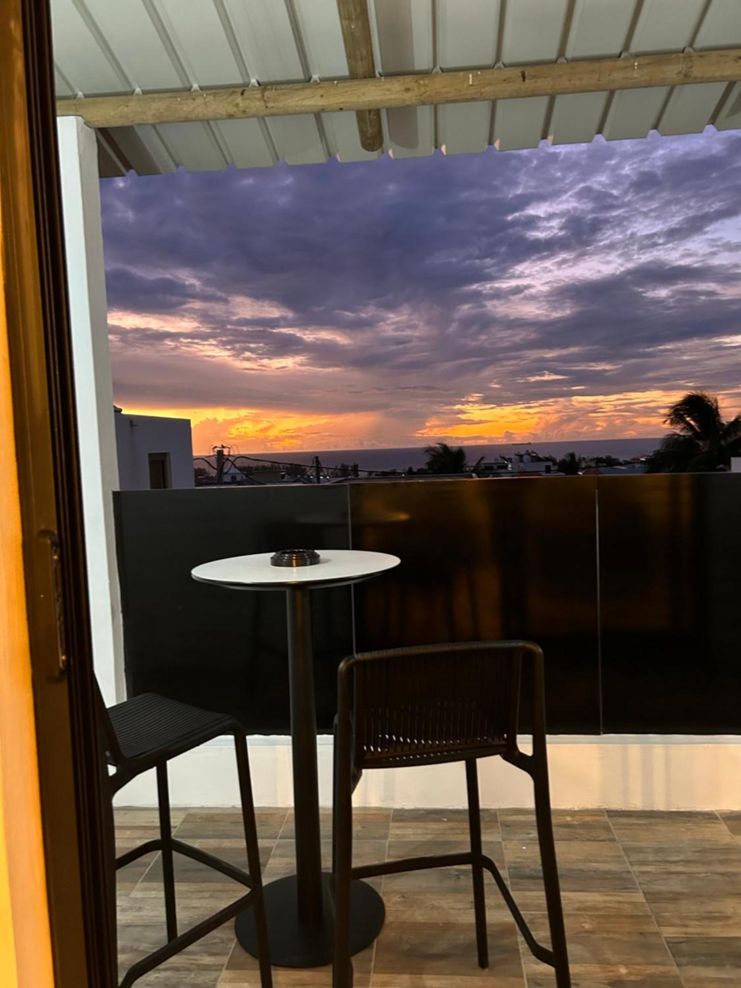 Amazing Sunset View Rooftop. Flic-en-Flacq Exterior foto