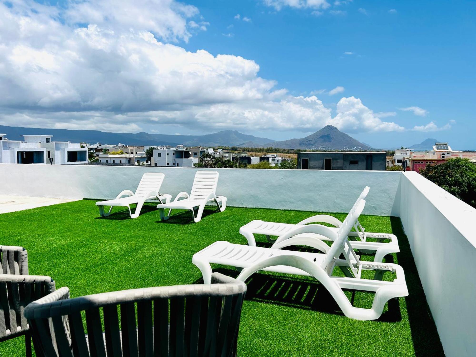 Amazing Sunset View Rooftop. Flic-en-Flacq Exterior foto